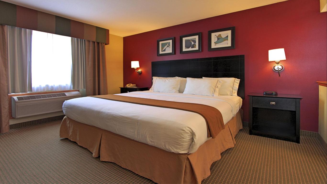 Holiday Inn Express Hotel & Suites Defiance