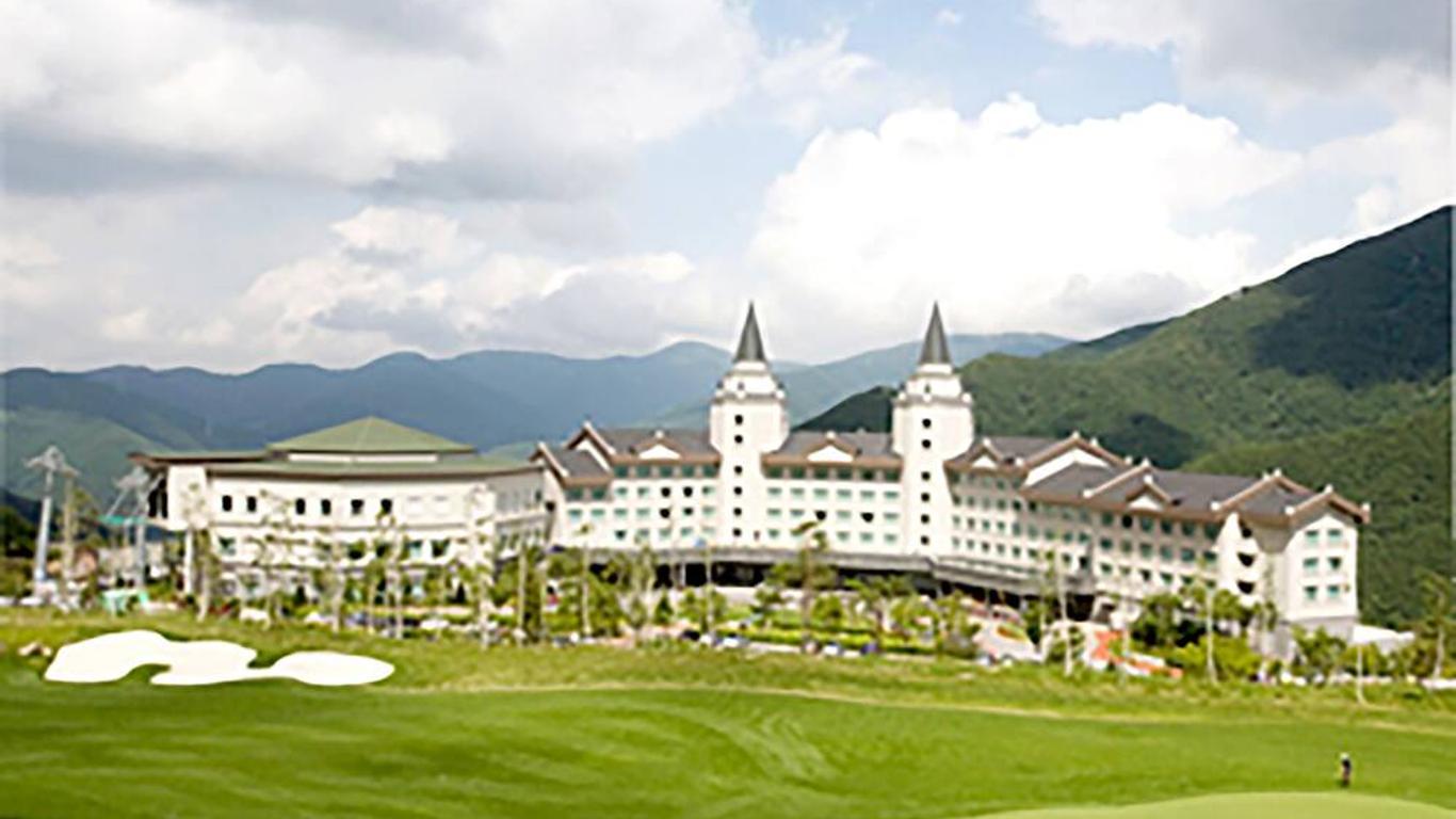 High1 Palace Hotel and CC