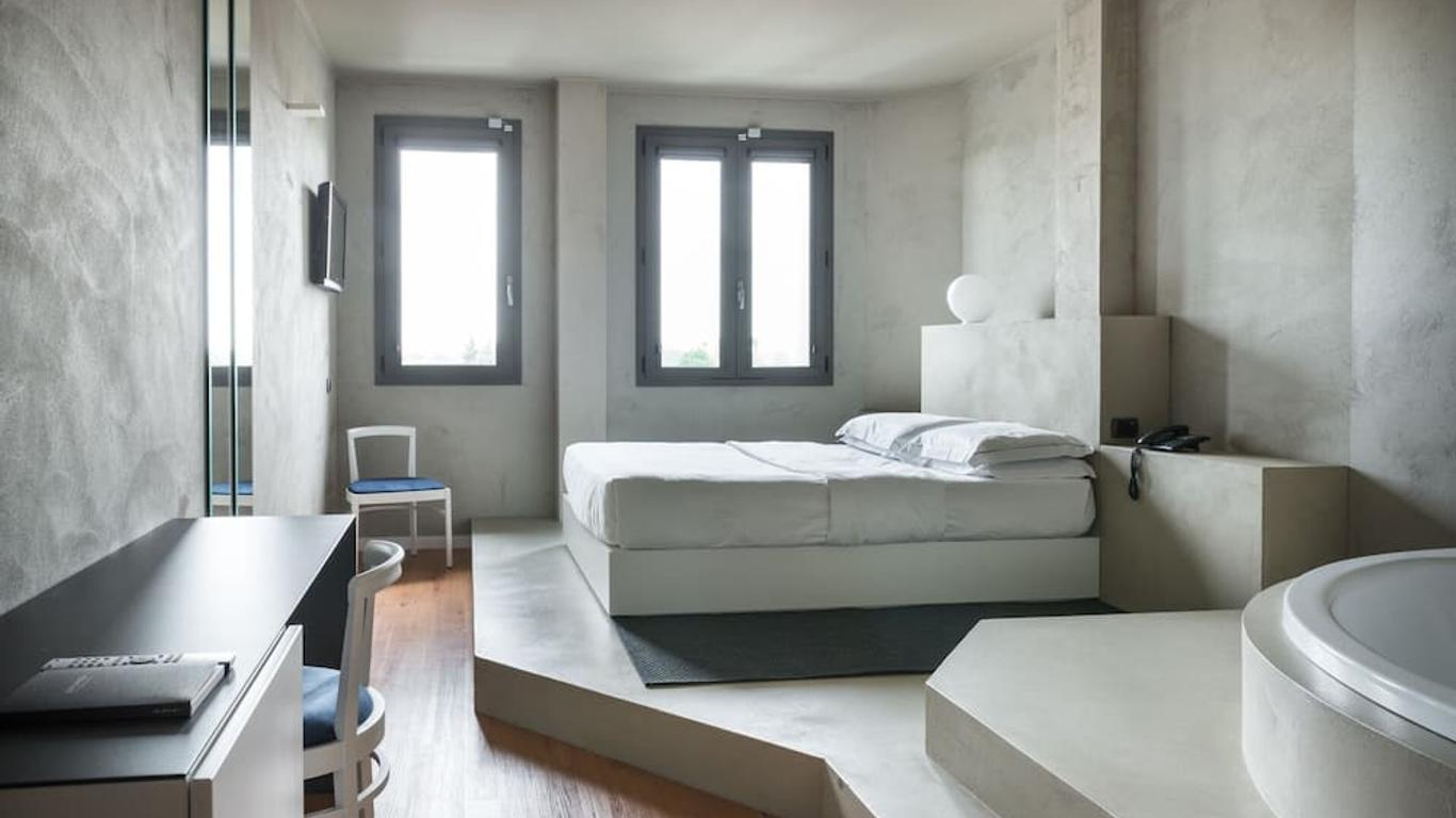 Point Hotel