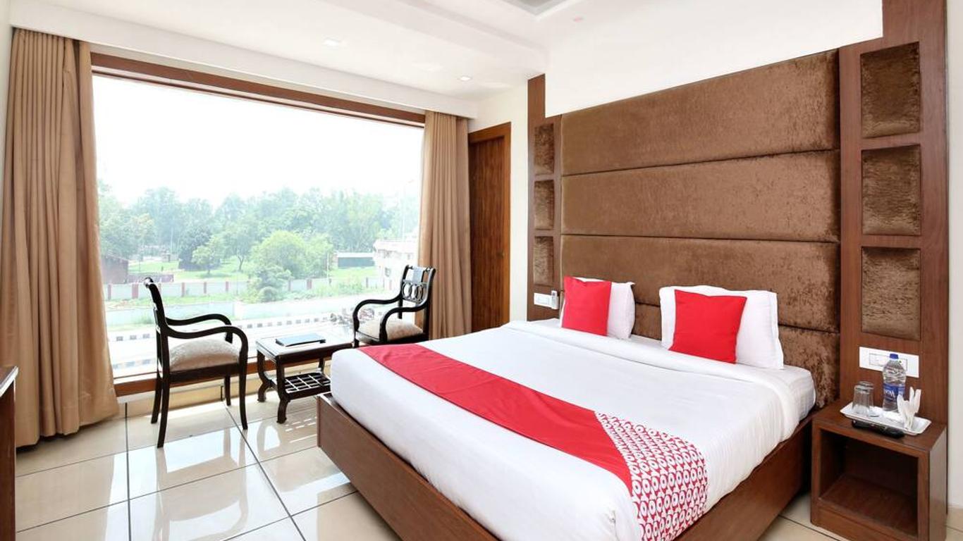 Capital O 17081 Hotel Signia