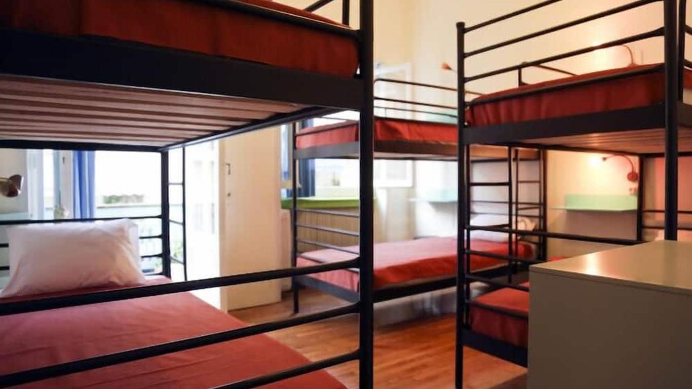 Chameleon Youth Hostel