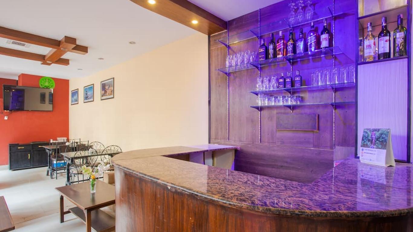 Traveler's Holiday Inn