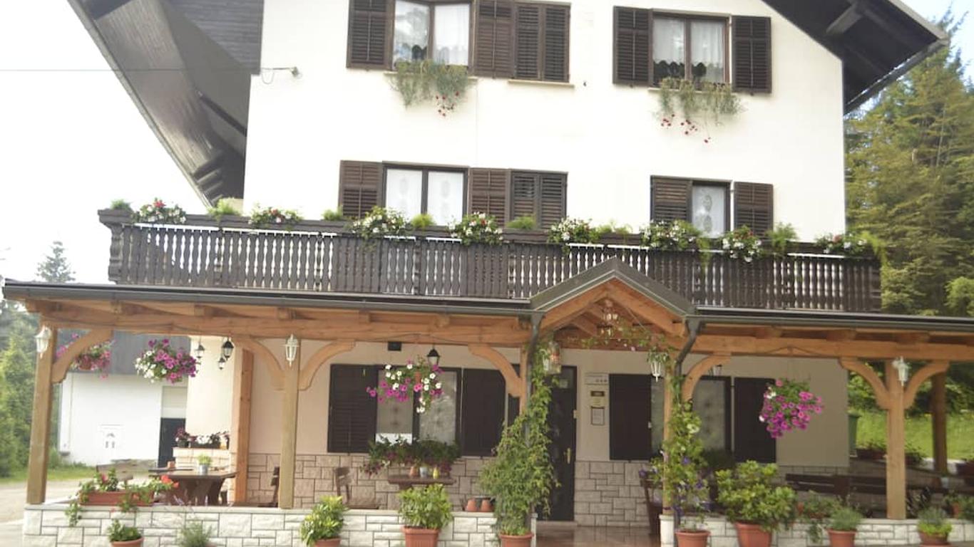 Guest House Kmecki Hram