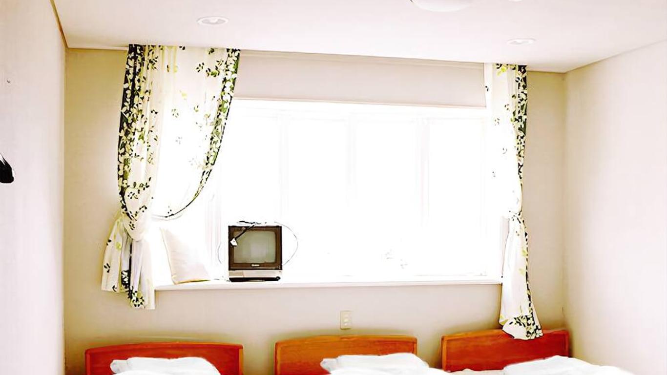 Goishigahama House