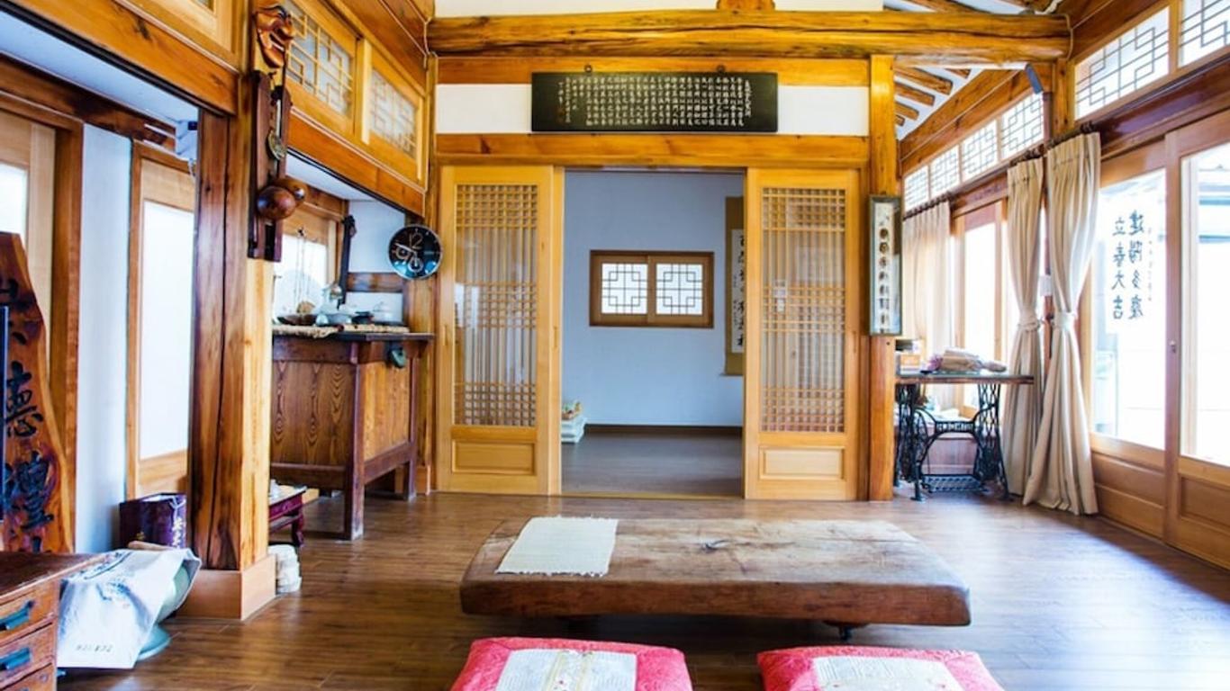 Aega Hanok Guesthouse