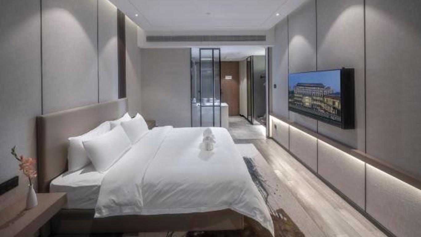 Wuhu Maison New Century Hotel