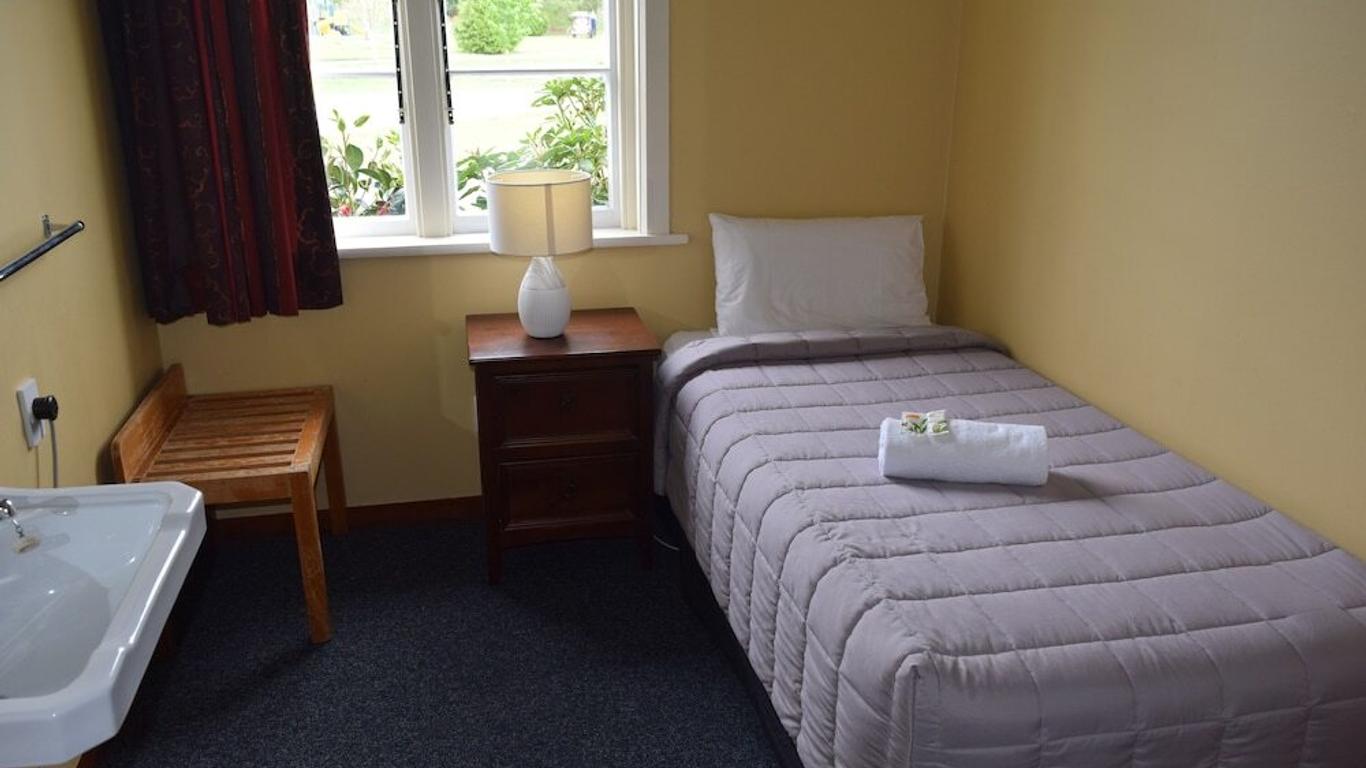 Garston Hotel & Cafe
