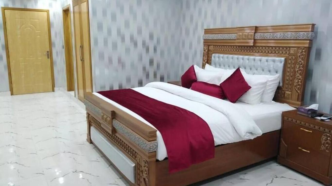 The Rich Hotel