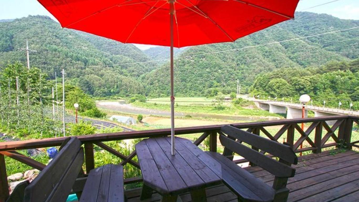 Pyeongchang Yasaenghwa Theme Pension