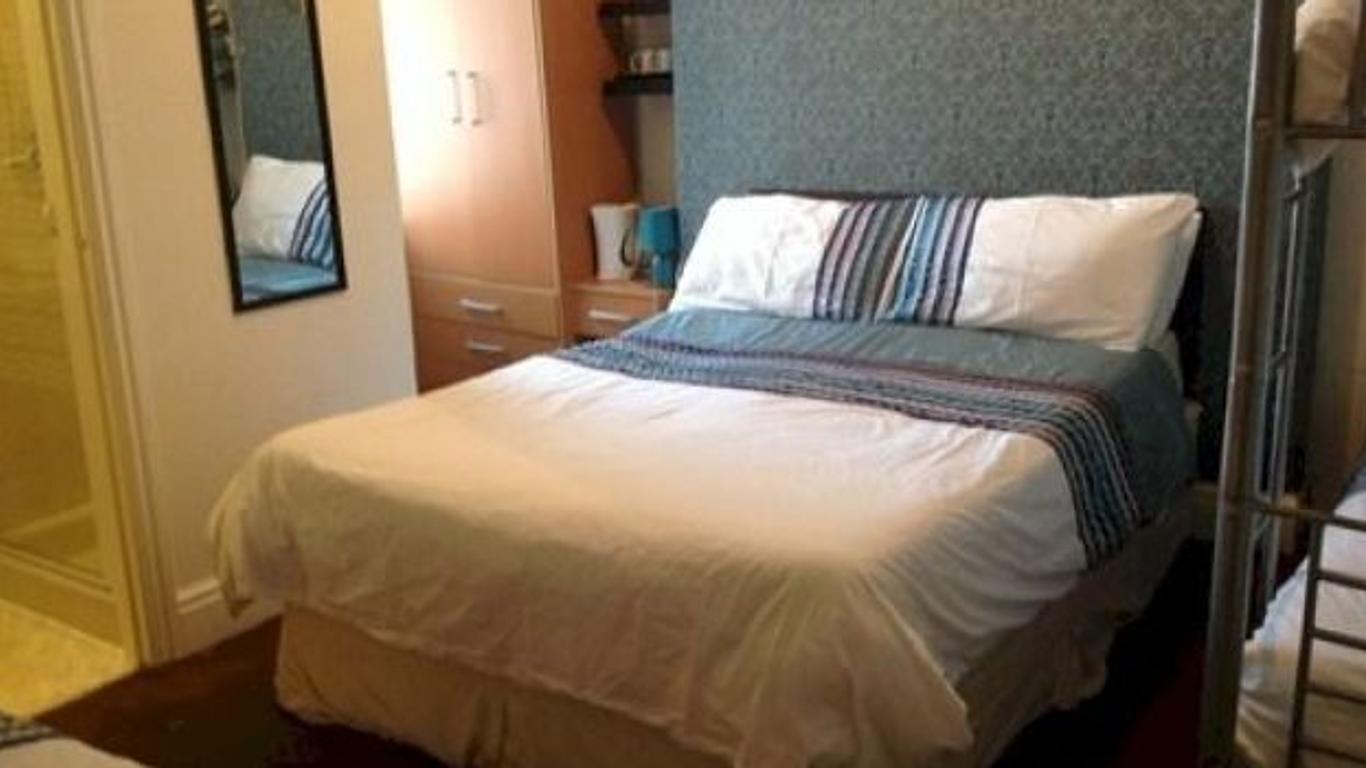 Peerless Hotel