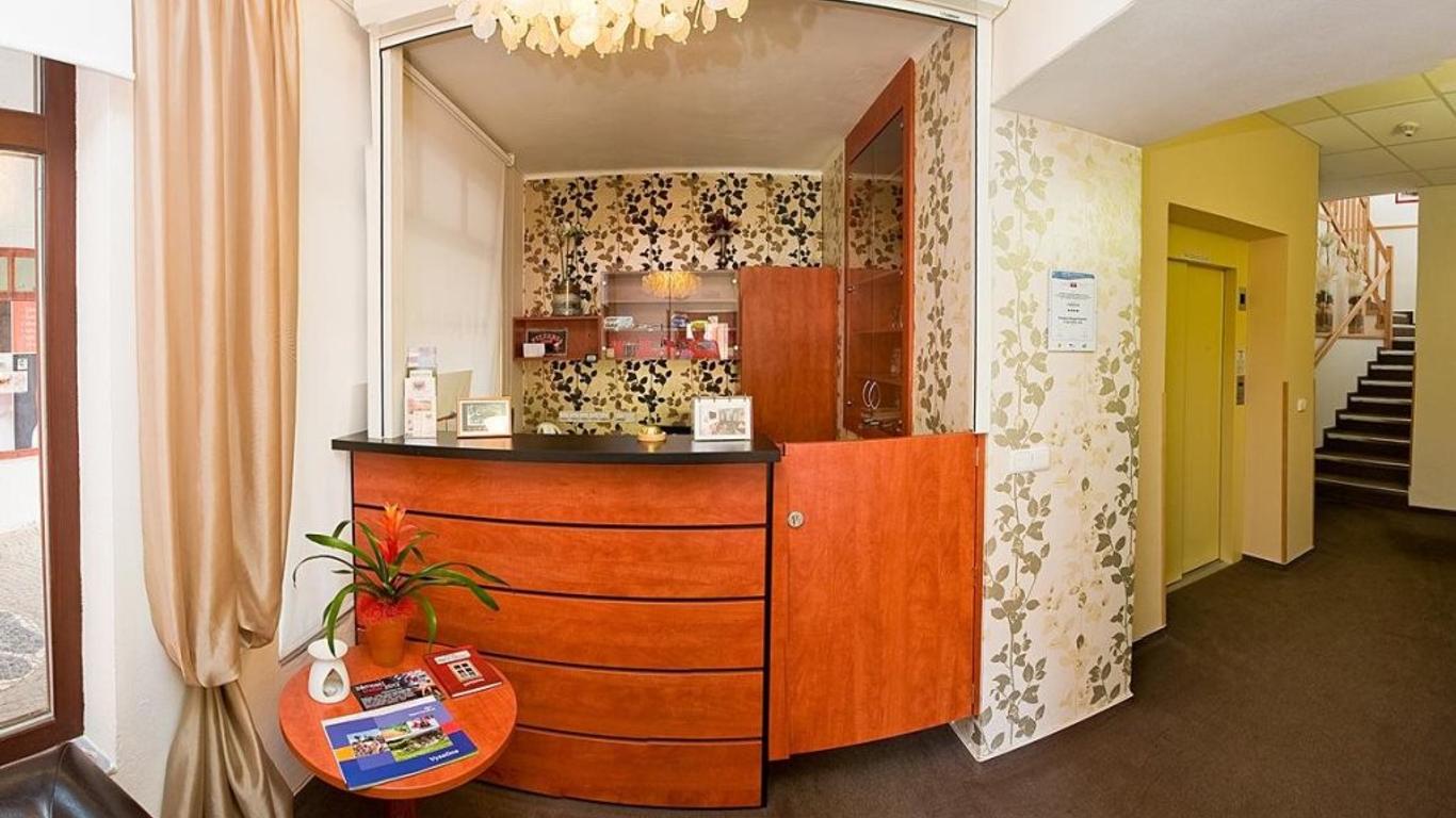 Hotel & Apartments U Cerneho Orla