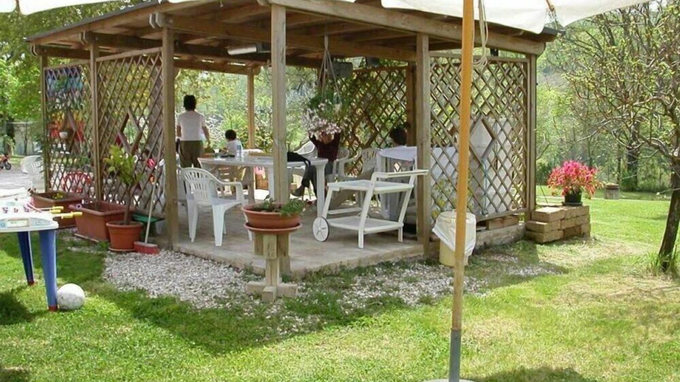 Casa il Girasole con piscina nelle Marche