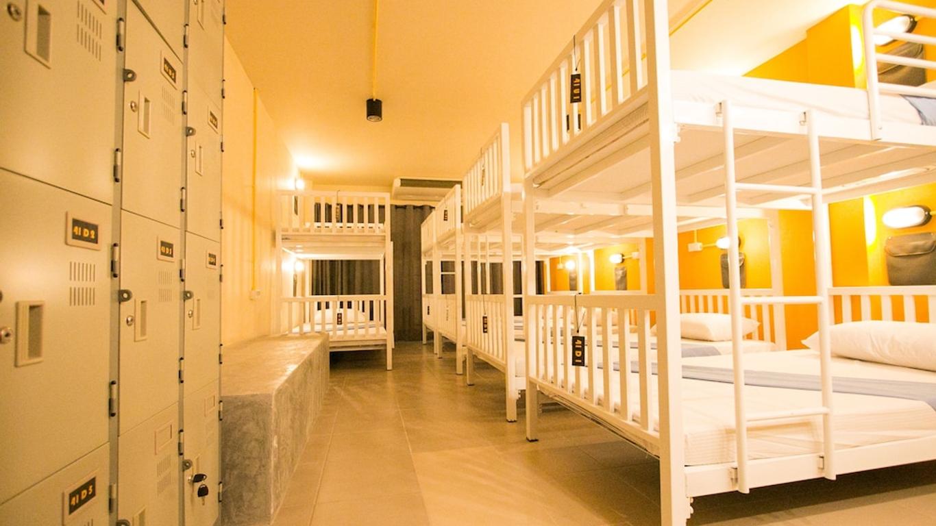 Backpack House Hostel