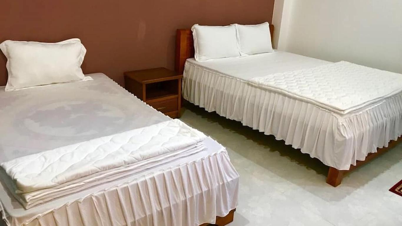 Iq Hotel