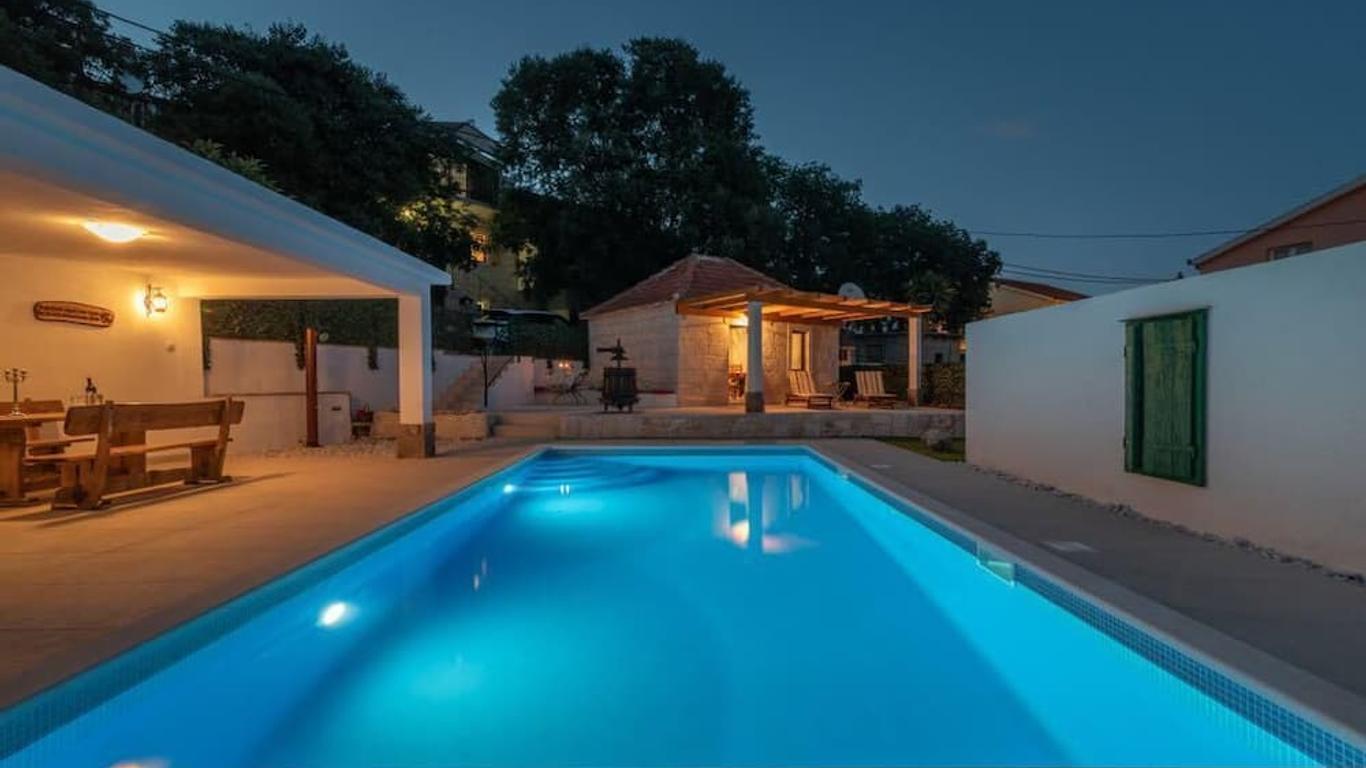 Villa Marela with Heated Swimming Pool