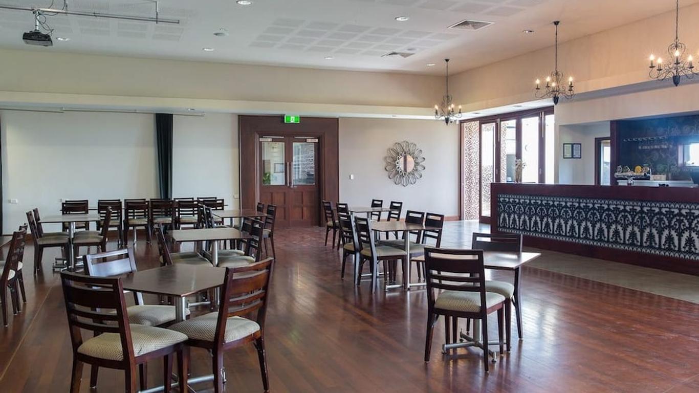 Merinda Village Hotel