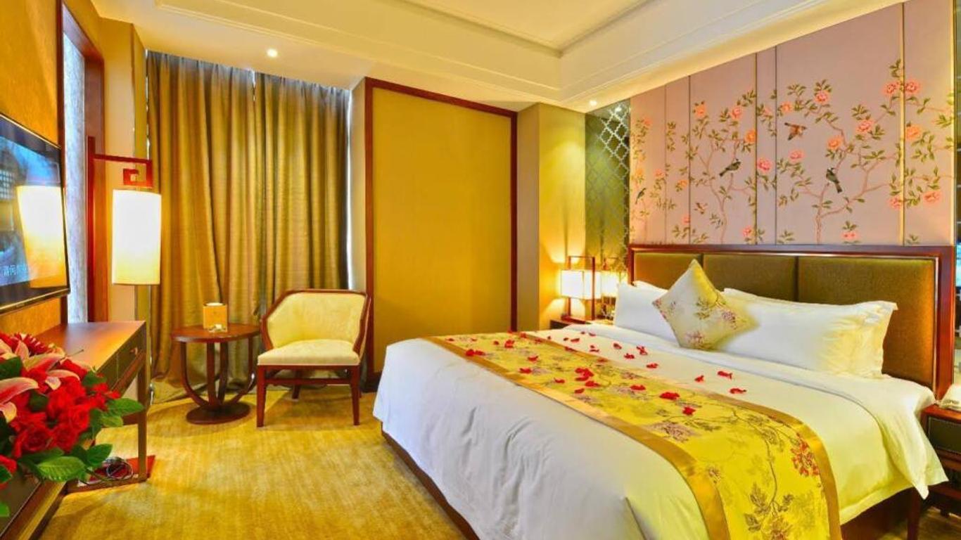 Lucky Holiday Hotel