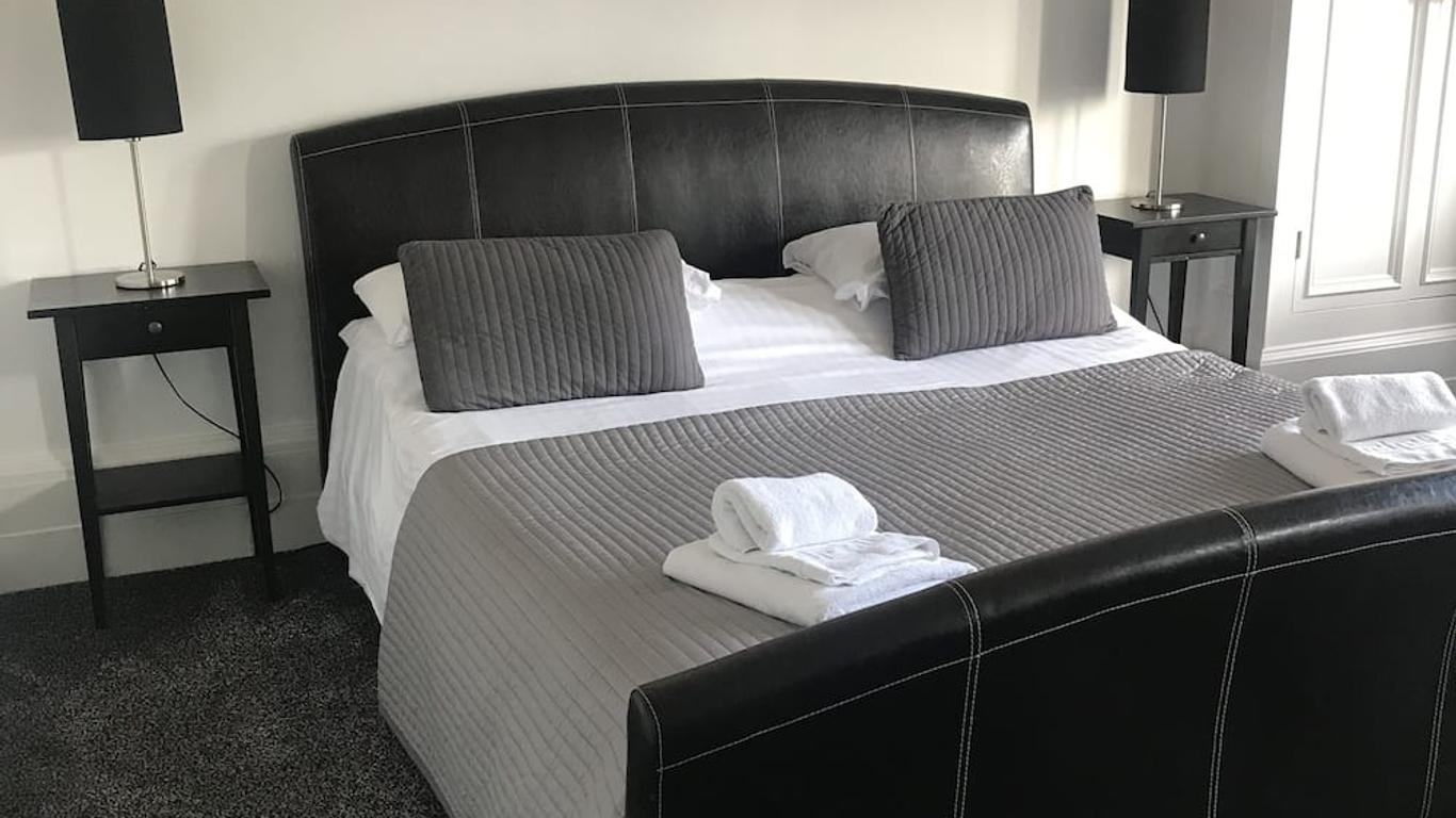 Graeme Hotel