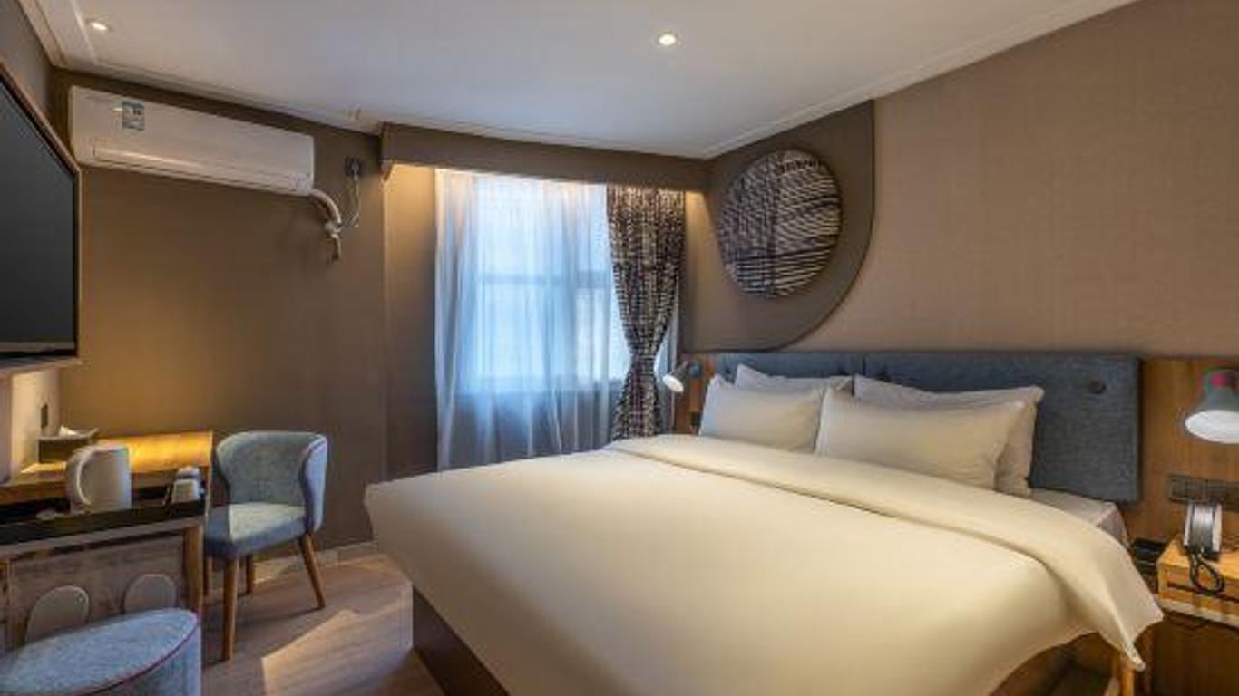 Home Inn (Nanchang Bayi Square)