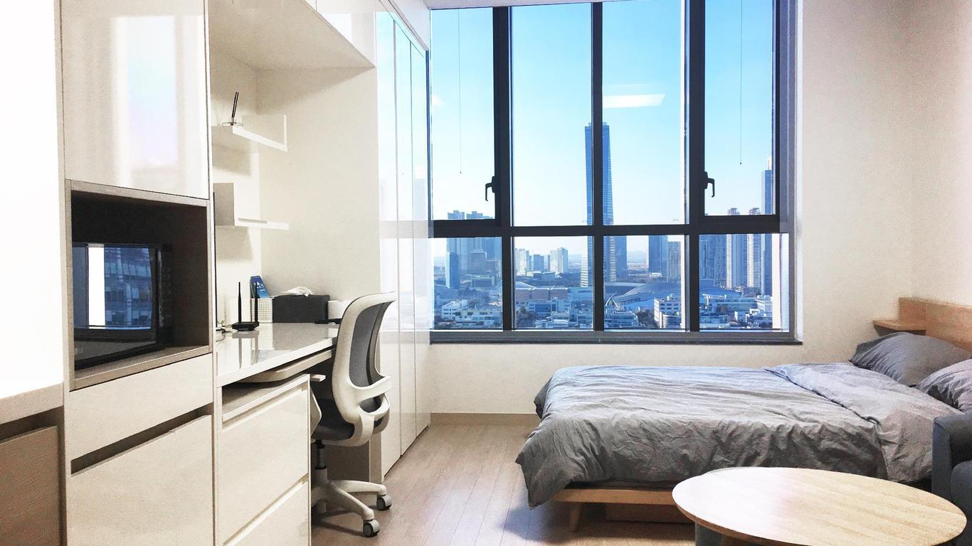 The November Stay in Honestar