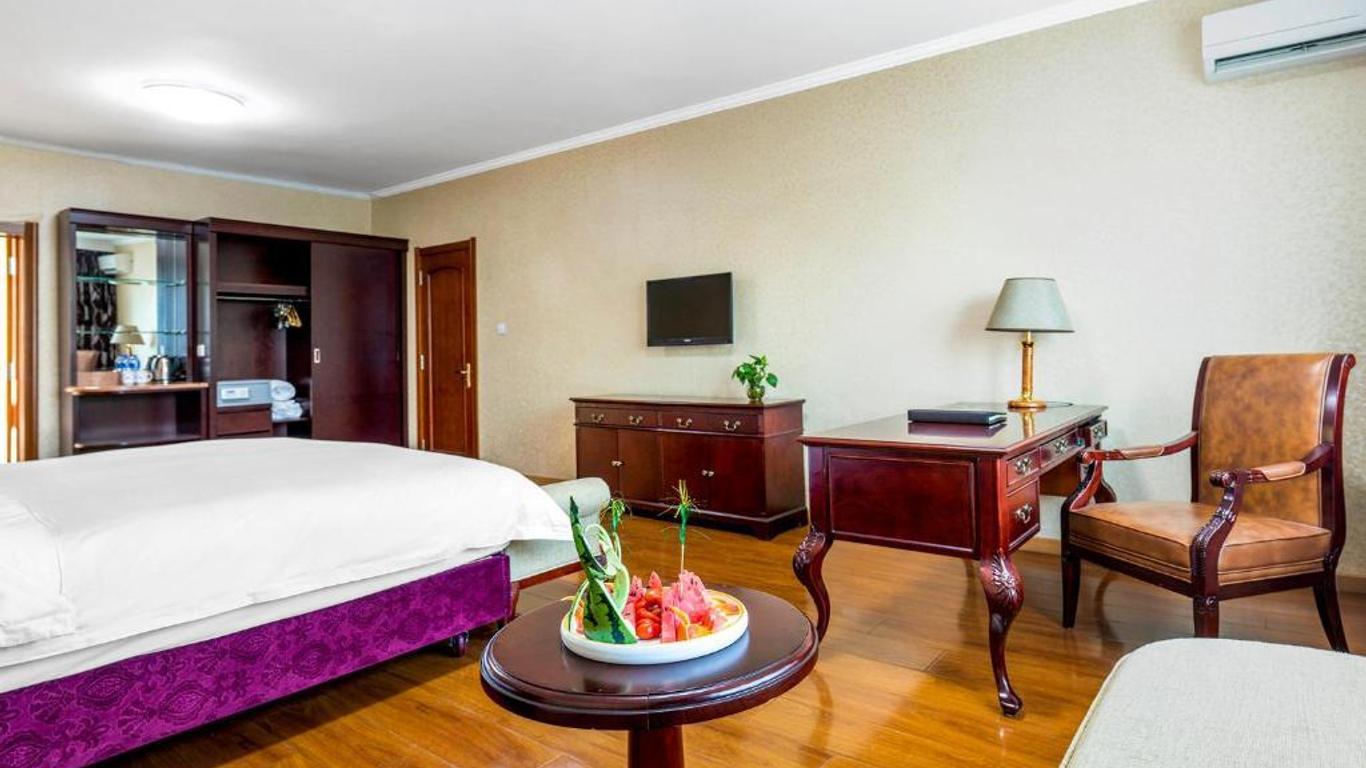 Yourong Hotel (Harbin Convention and Exhibition Center Longta Branch)