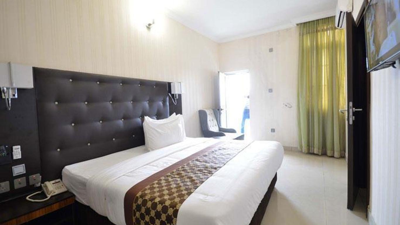 Lakeem Suites (Agboyin Surulere)