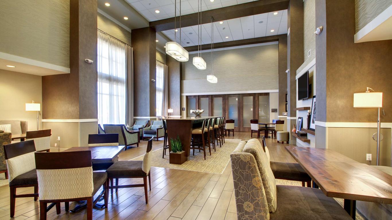 Hampton Inn & Suites Milwaukee West