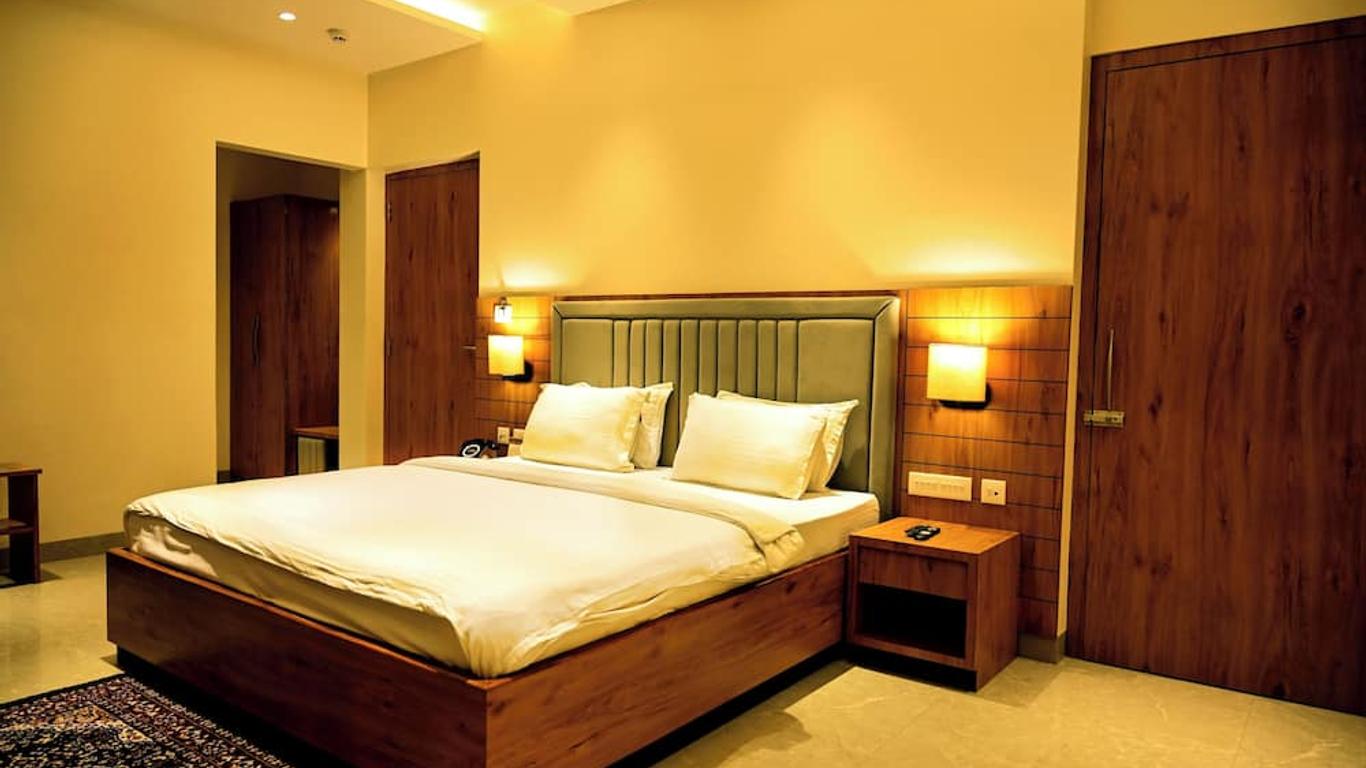 Hotel Cresent - Near Assi Ghat