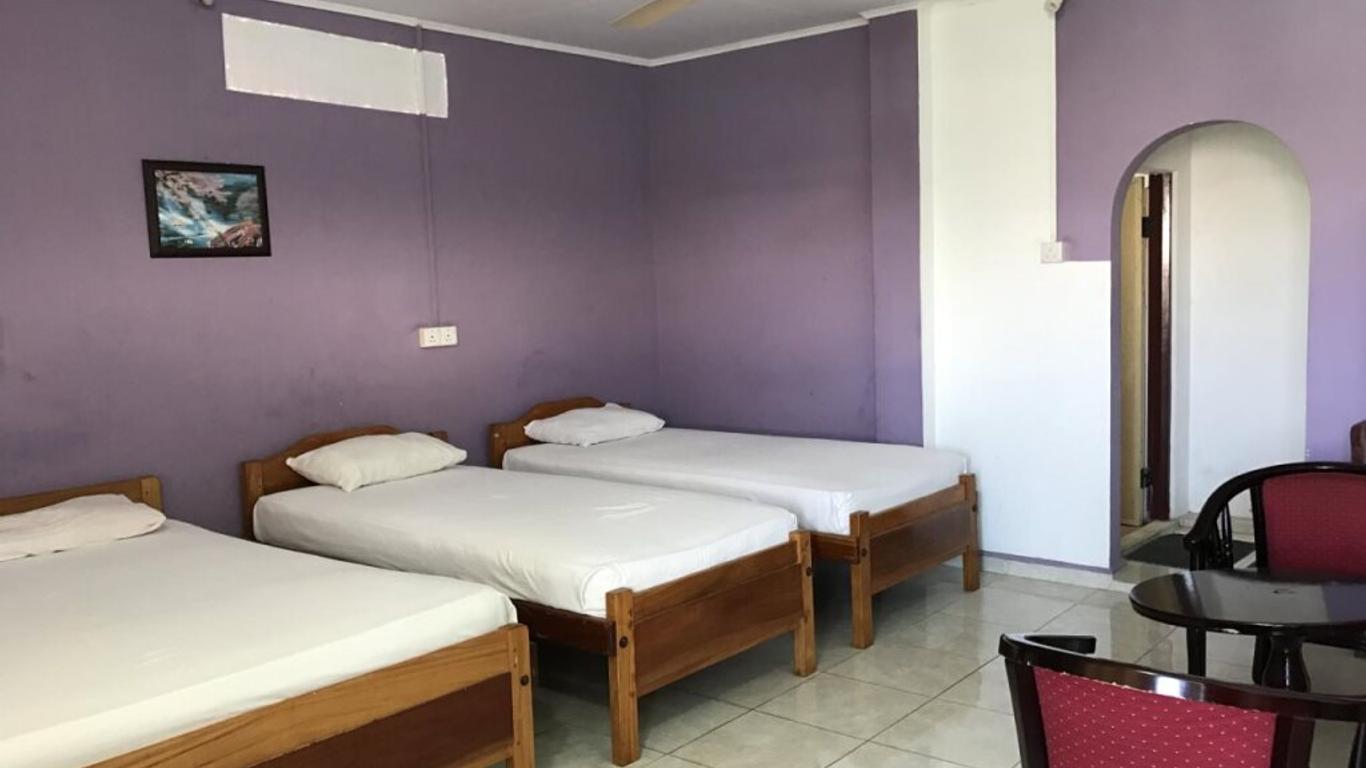 Gnaanams Hotel and Restaurant