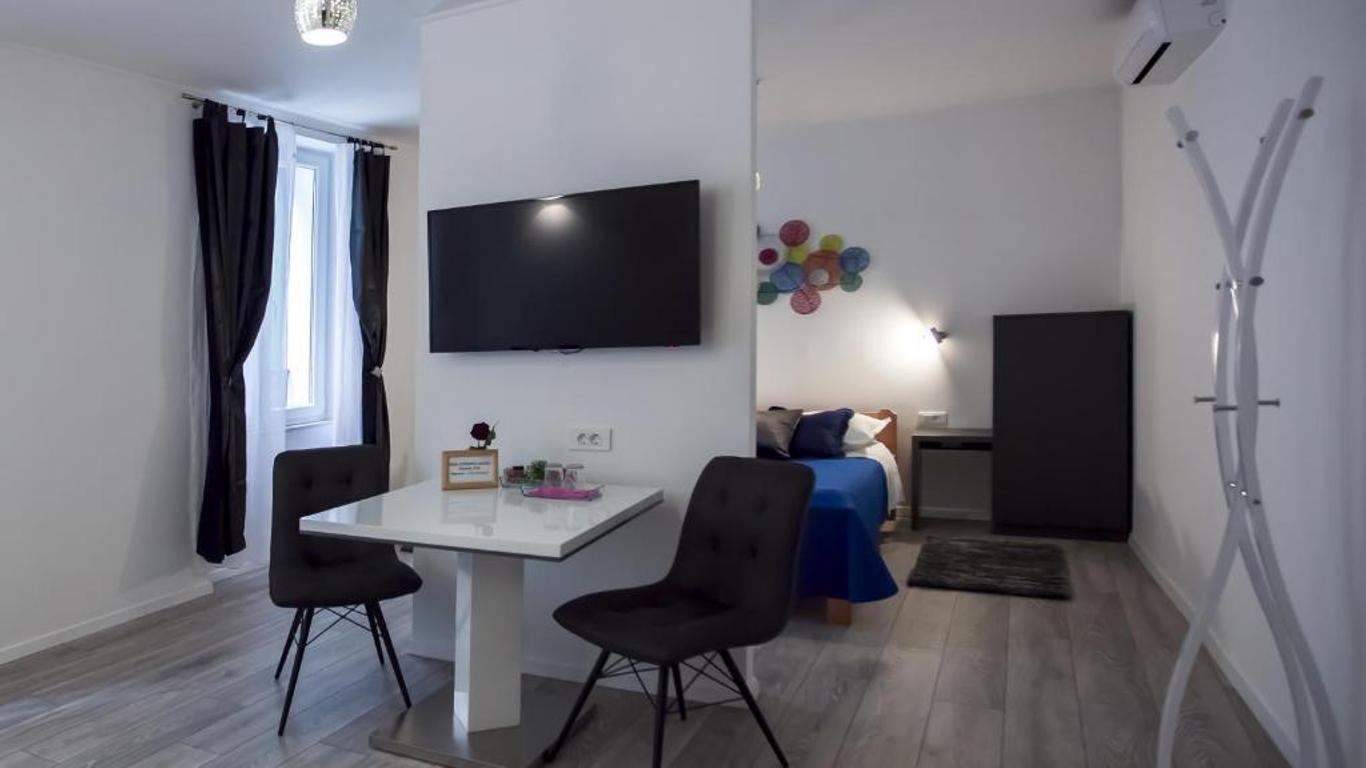 Julije Rooms
