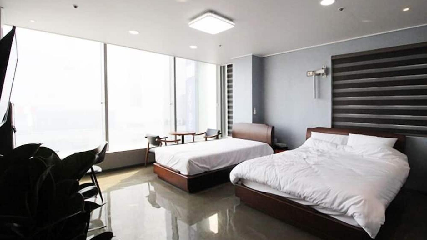 MoonDong's Hostel
