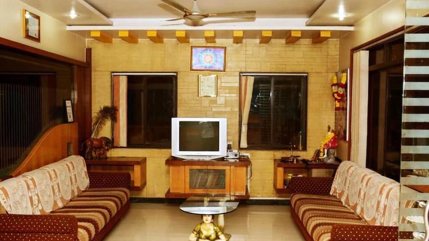 Hotel Sai Varsha