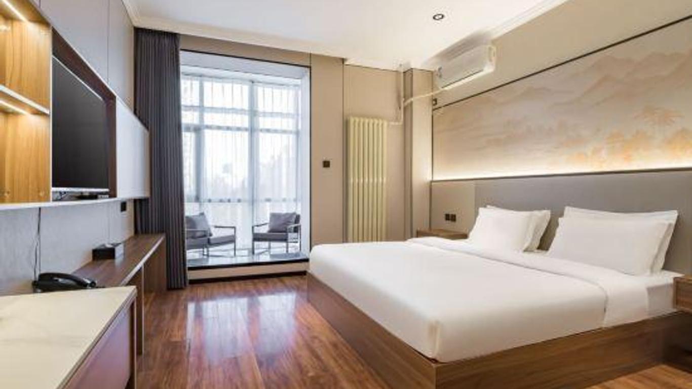 Hill Lily Hotel