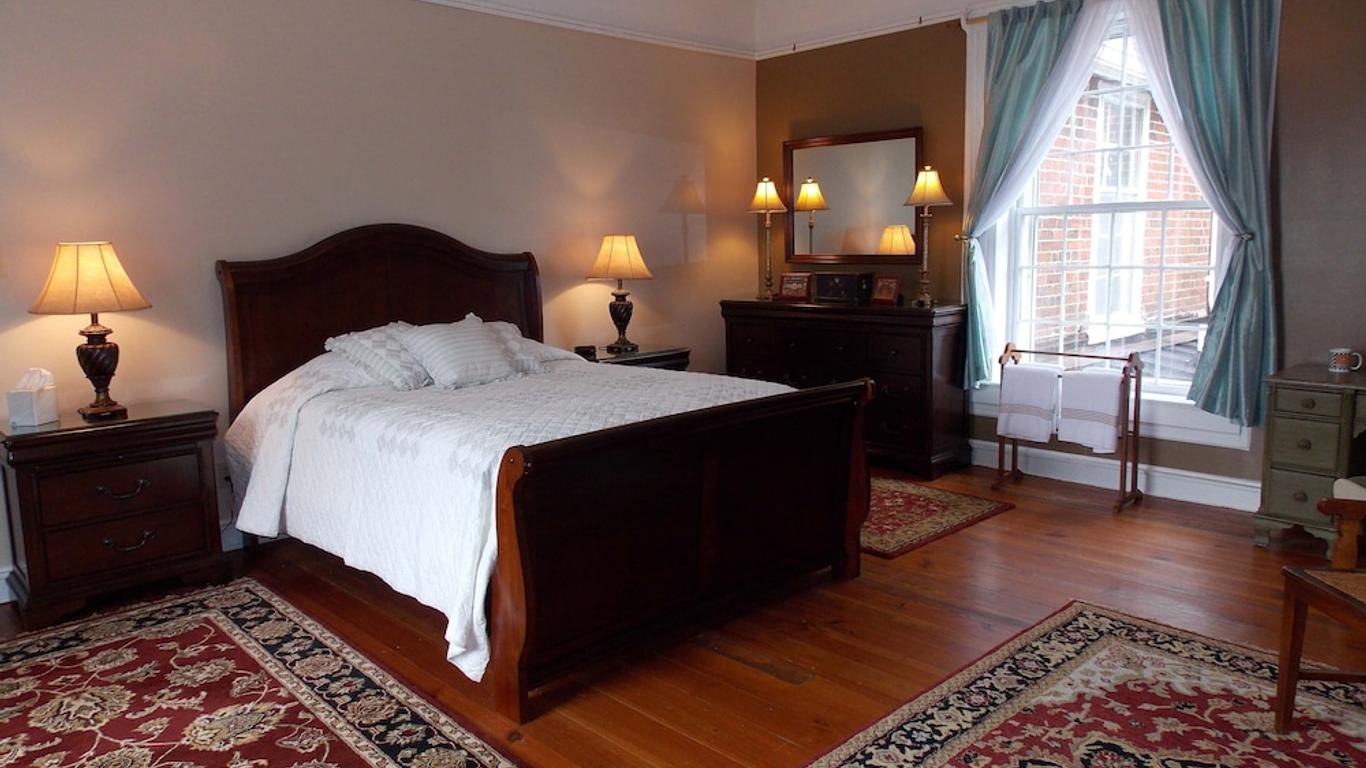 Maysville Manor Bed & Breakfast
