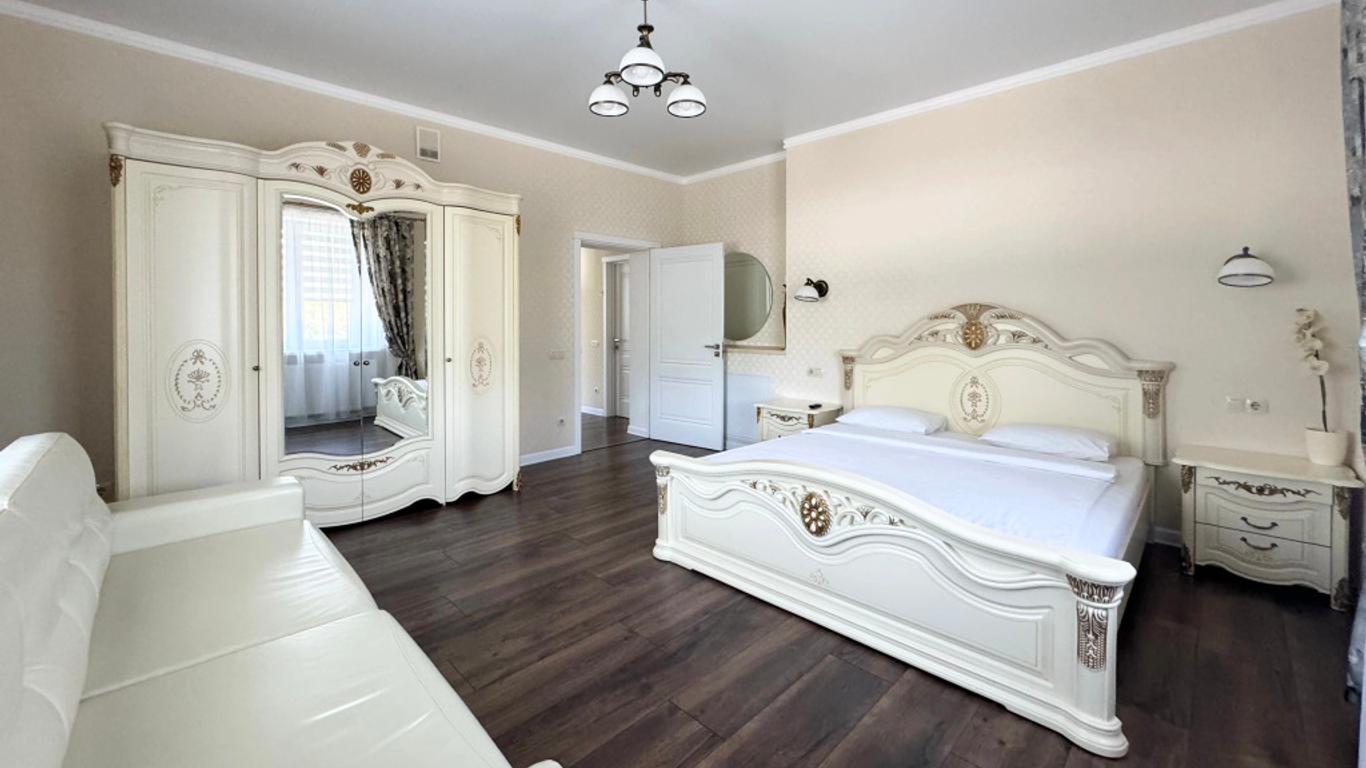 Lebediny Guest House