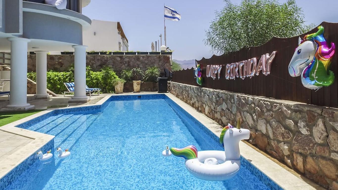 Luxury Suite by the pool