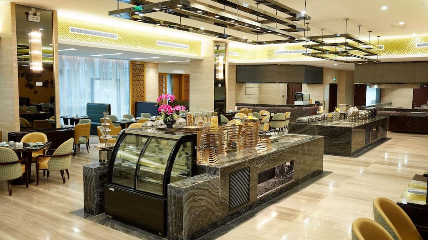 The Thousand Lantern Lake Hotel
