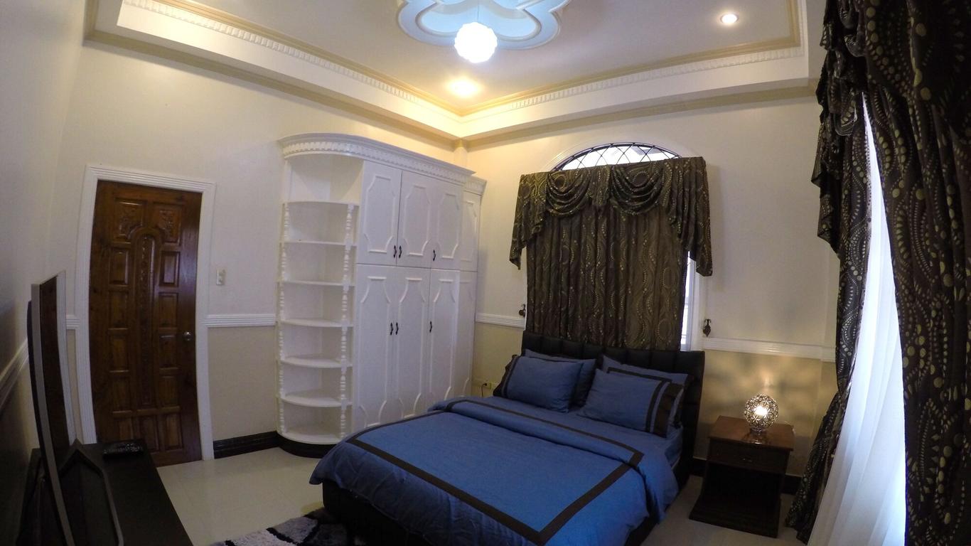 The Executive Villa Inn & Suites