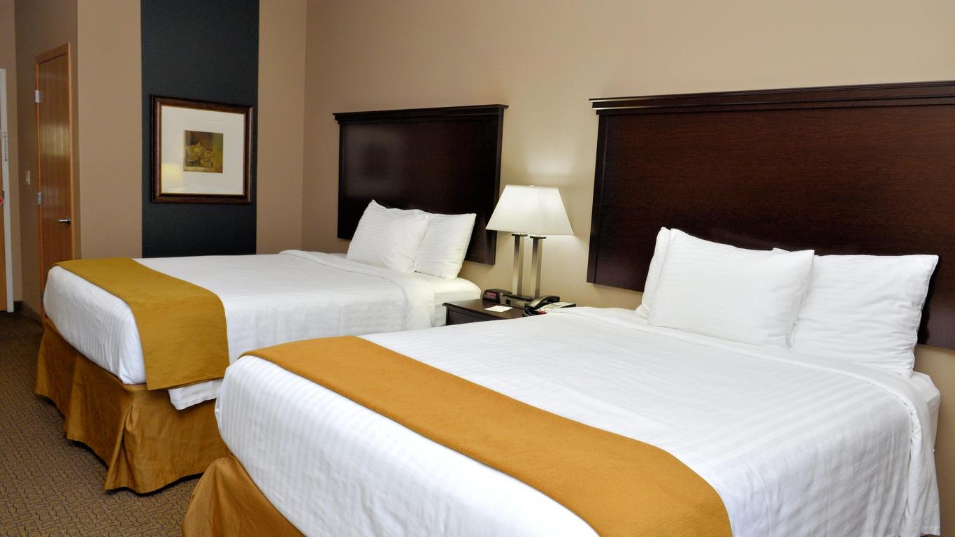 Cobblestone Inn And Suites - Lake View