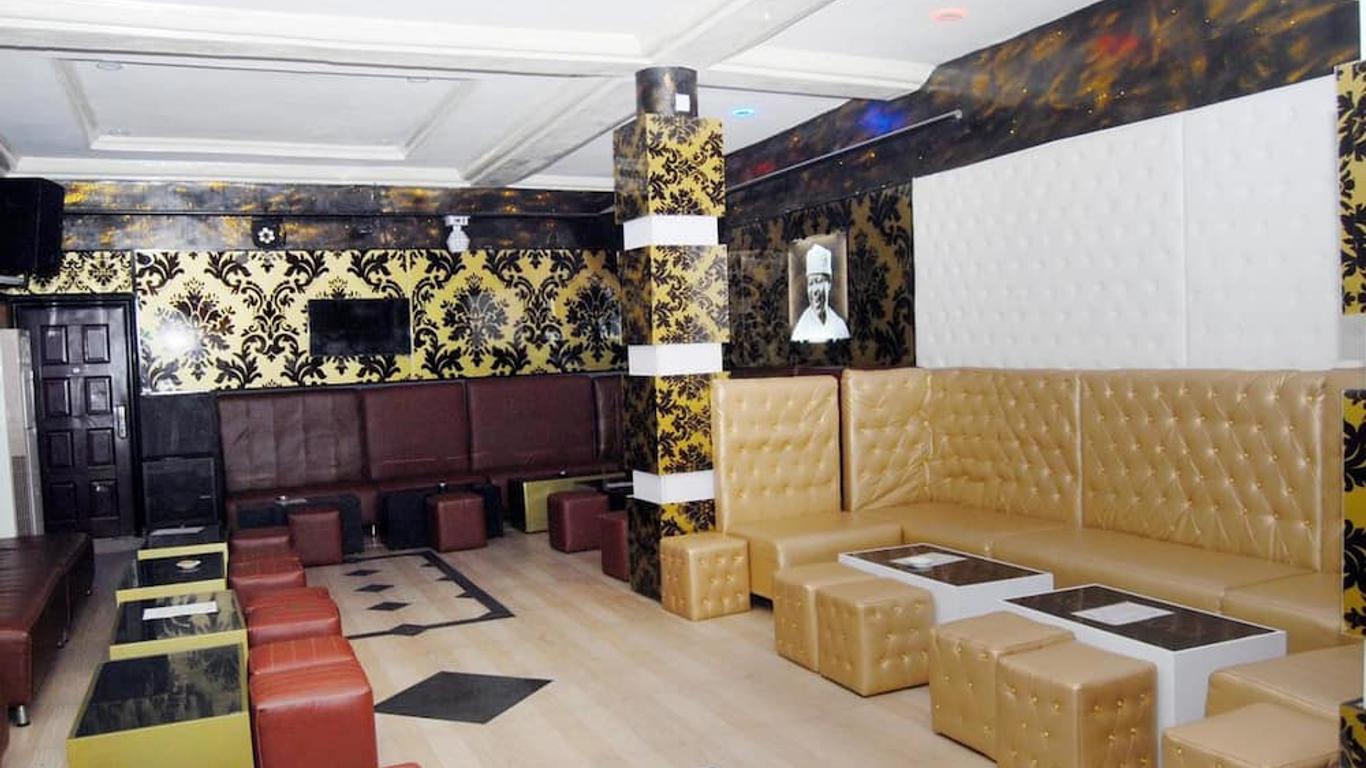 Royal Park Hotel & Suites