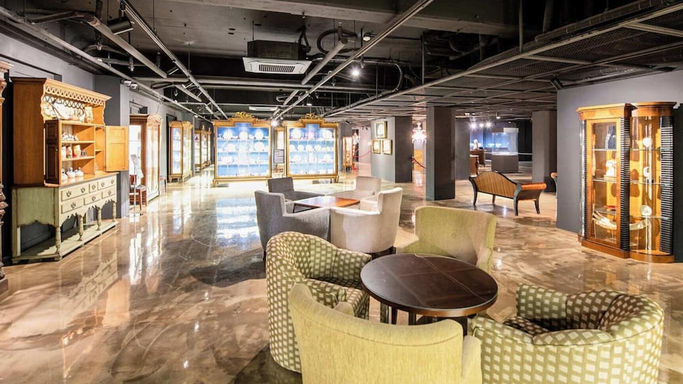 Adonis Hotel