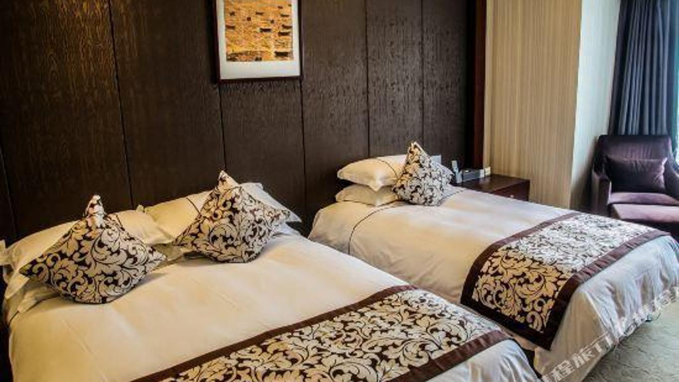 Huachen San Siro Hotel