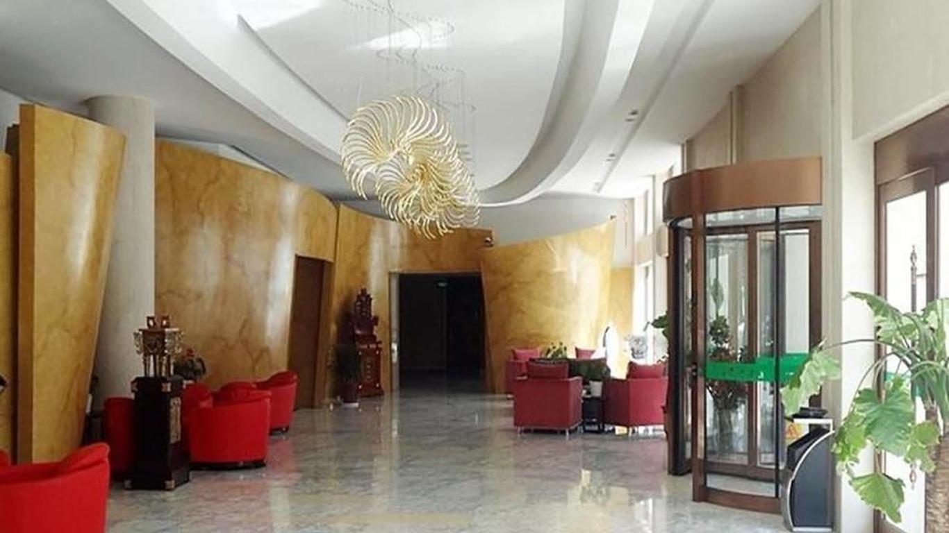 Yunlong Hotel