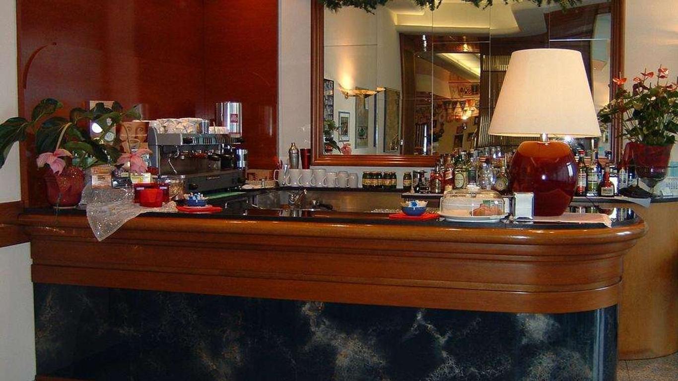 Magnolia Hotel