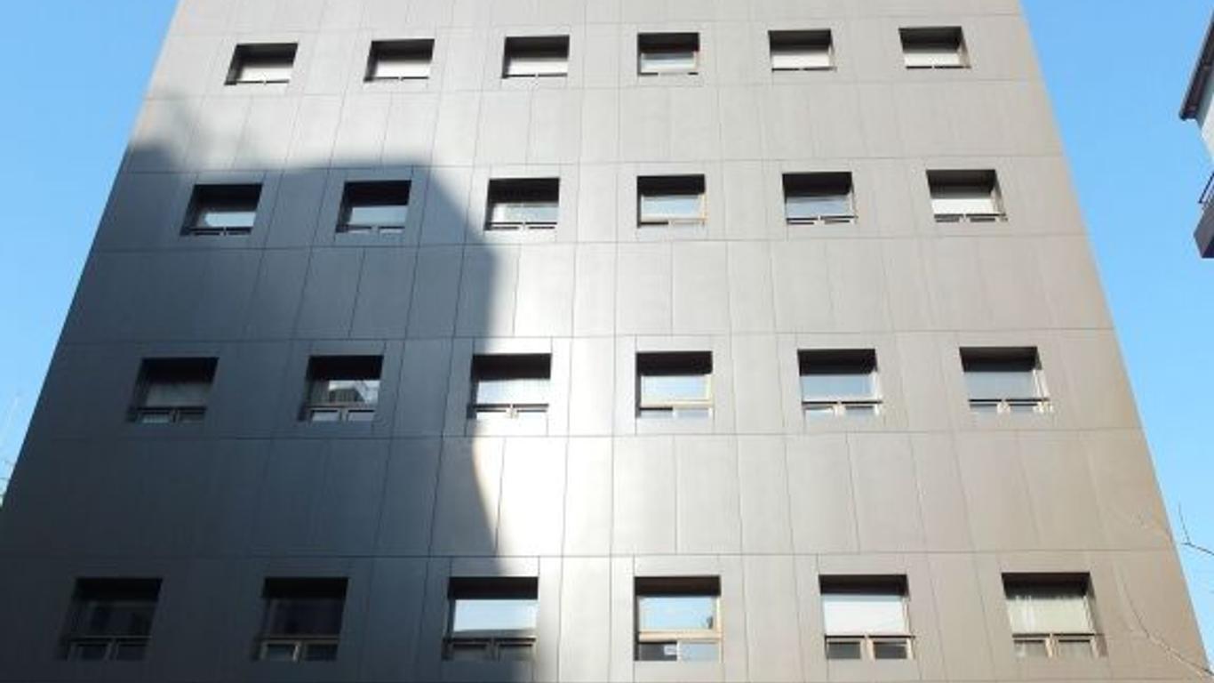 Road Myeongdong Guesthouse