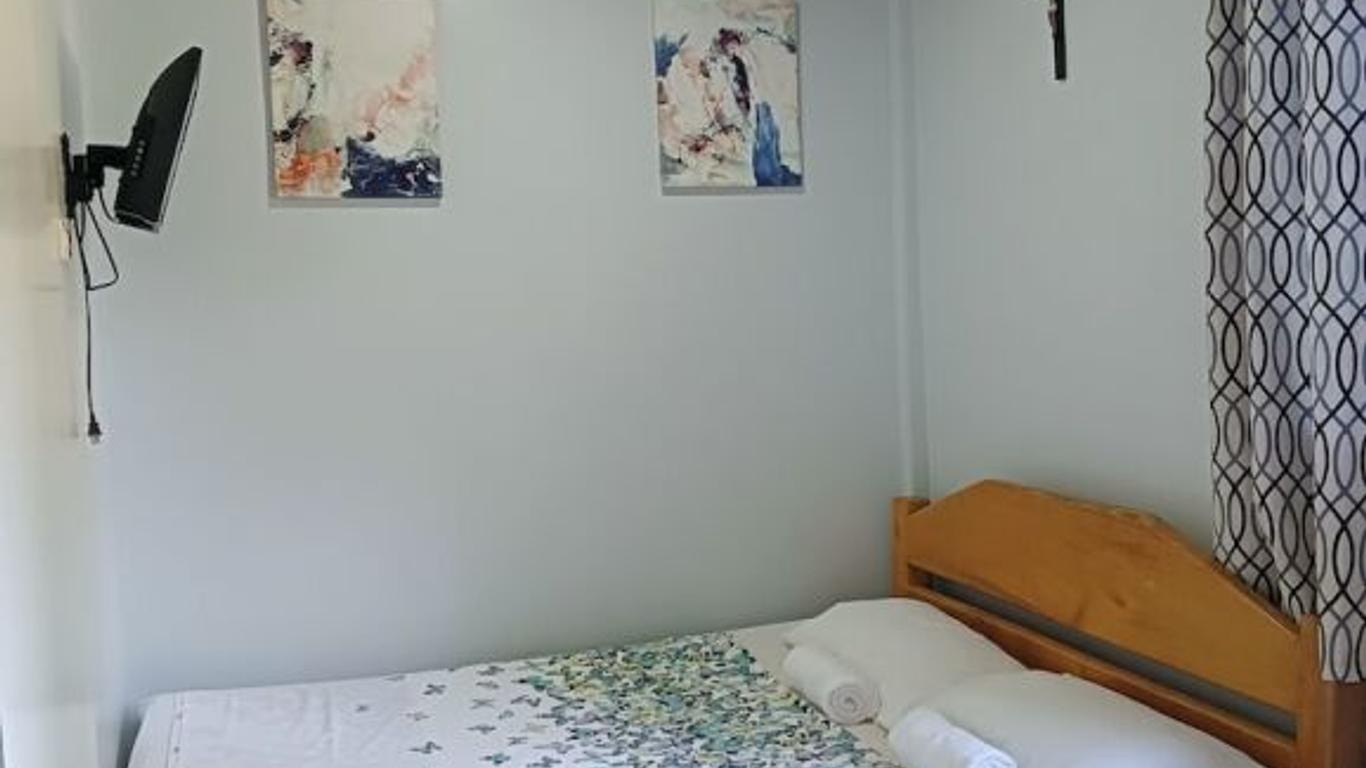 Hm&b Backpackers Inn