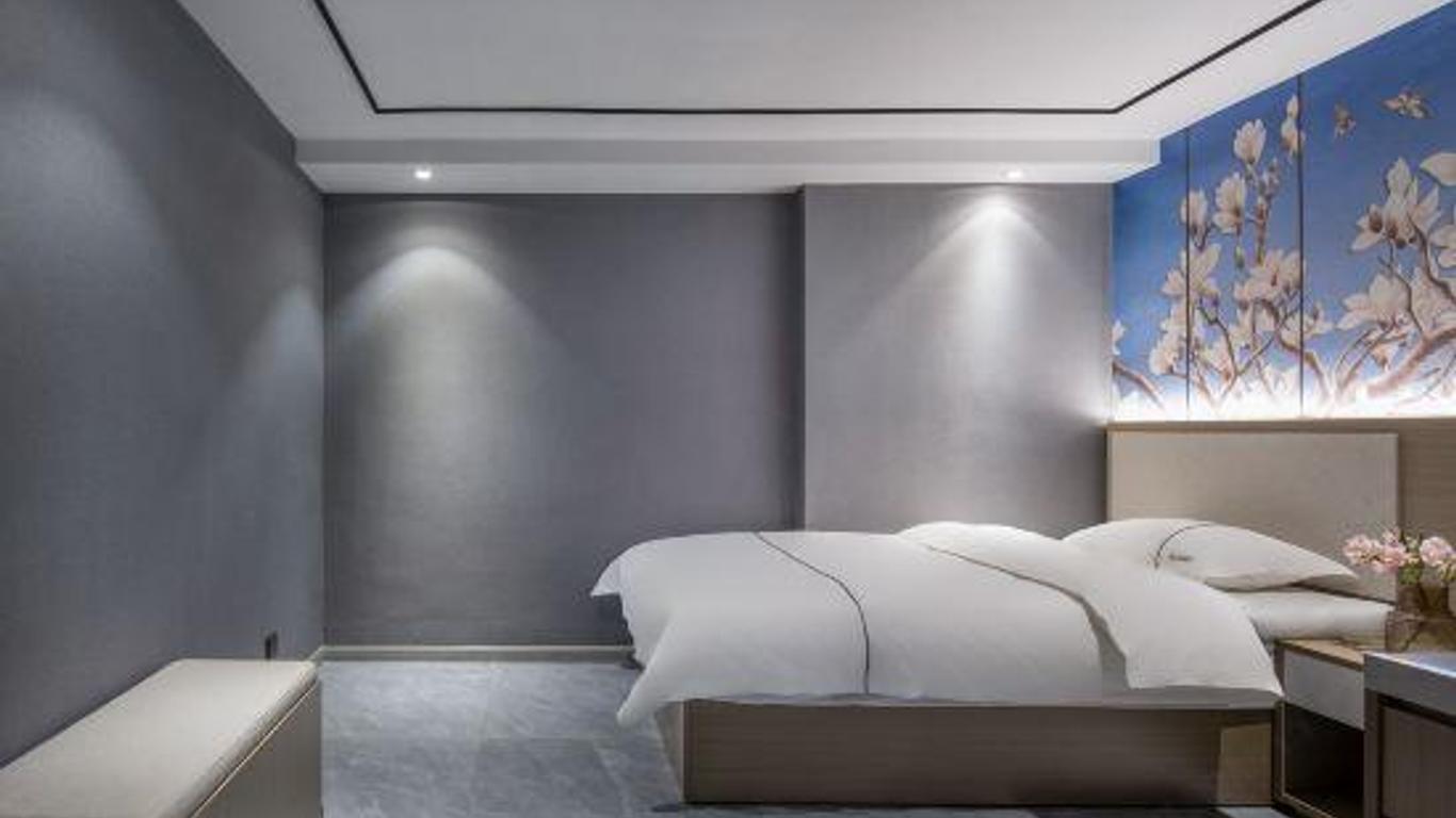 Baiyulan (Business) Hotel Puyang Baguaban West Street