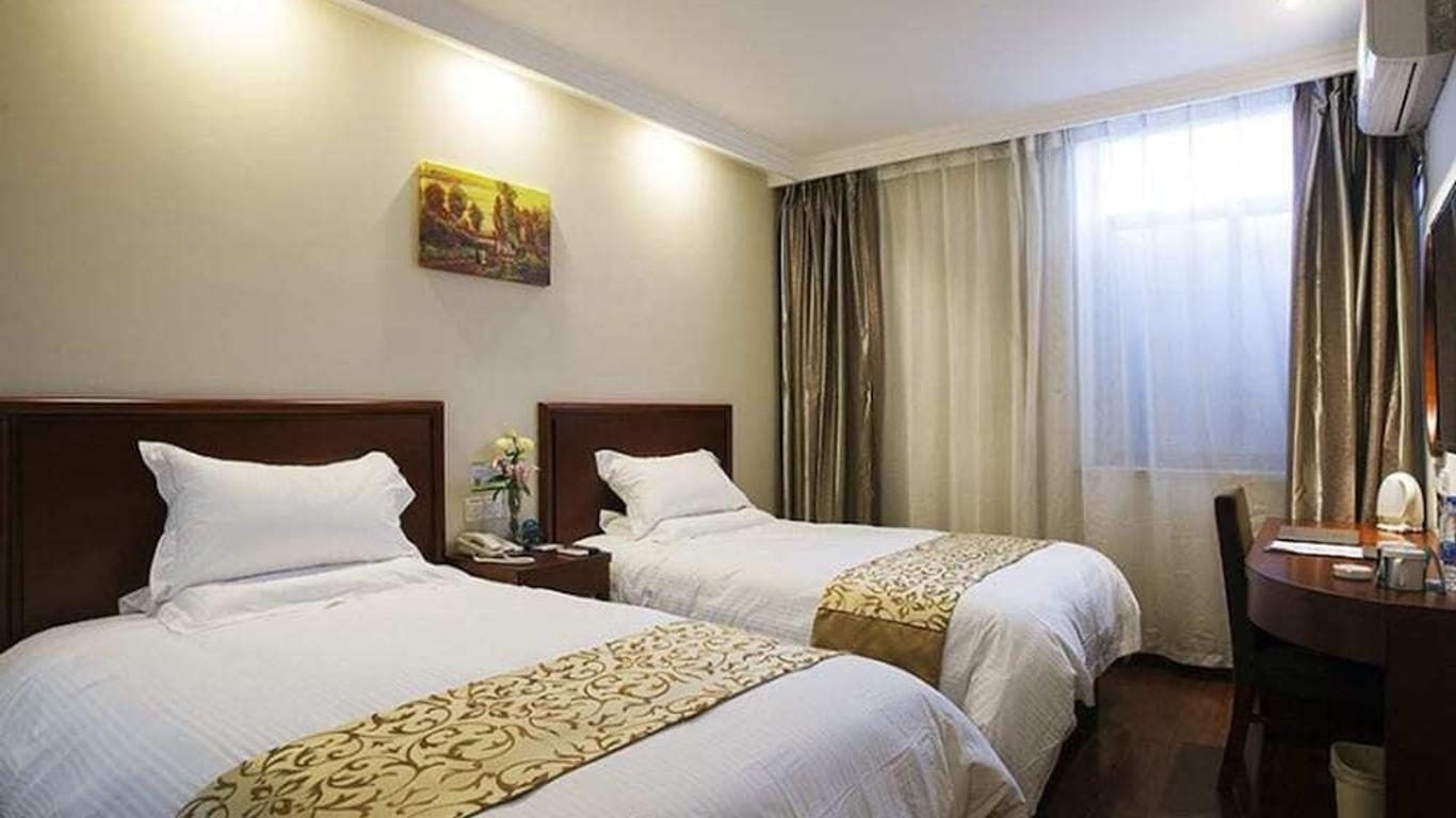 Greentree Inn Yingchun (W) Road Walking