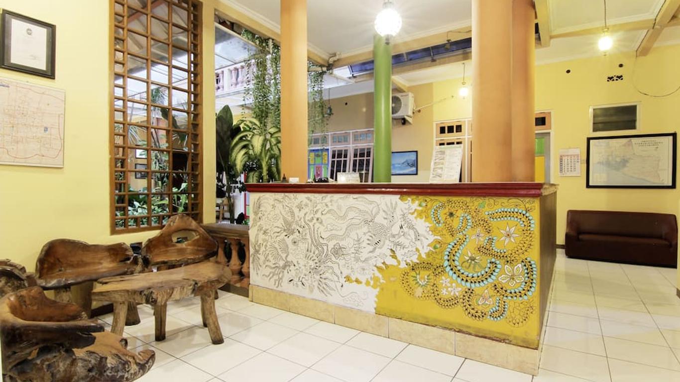 Monica Hotel