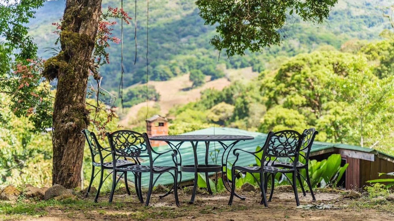 Cedrela Eco-Lodge & Restaurante